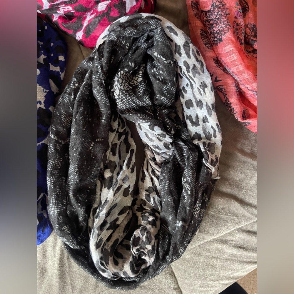Women's Printed Infinity Scarves - Assorted Colors - Picture 5 of 5